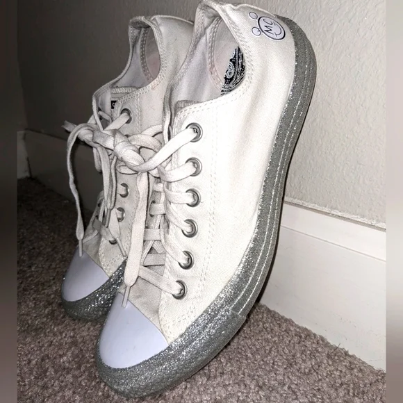 Miley Cyrus Limited Edition Converse All Star Low Top Sneakers by Chuck Taylor - Picture 4 of 6